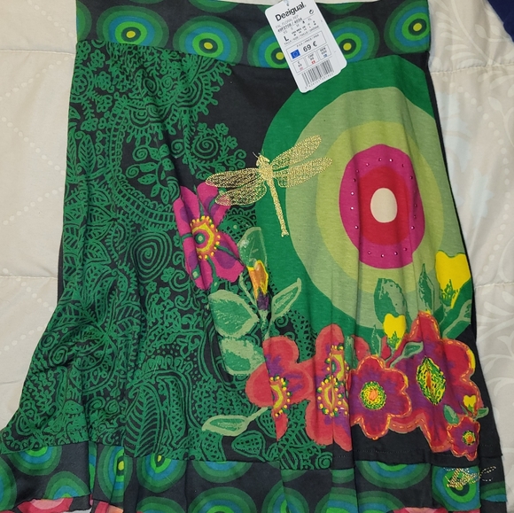 Desigual clothing. Two skirts. Two shirts. - Picture 7 of 8